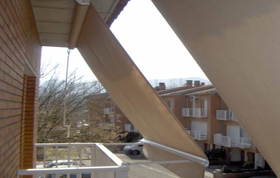 <B>1020</B> Balcony Awning