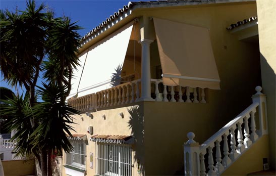 <B>1020</B> Balcony Awning